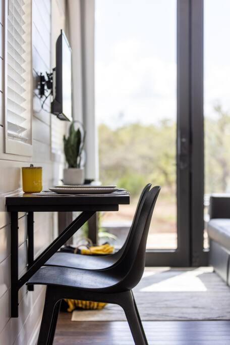 New The Yellow Beacon-Luxury Shipping Container Fredericksburg Dış mekan fotoğraf