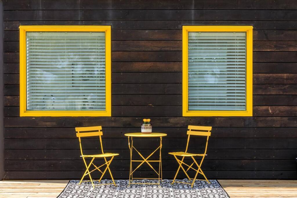 New The Yellow Beacon-Luxury Shipping Container Fredericksburg Dış mekan fotoğraf