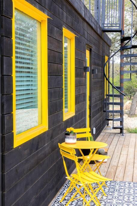 New The Yellow Beacon-Luxury Shipping Container Fredericksburg Dış mekan fotoğraf