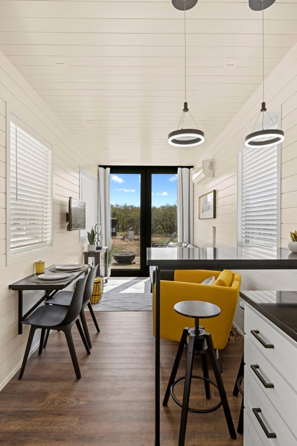 New The Yellow Beacon-Luxury Shipping Container Fredericksburg Dış mekan fotoğraf