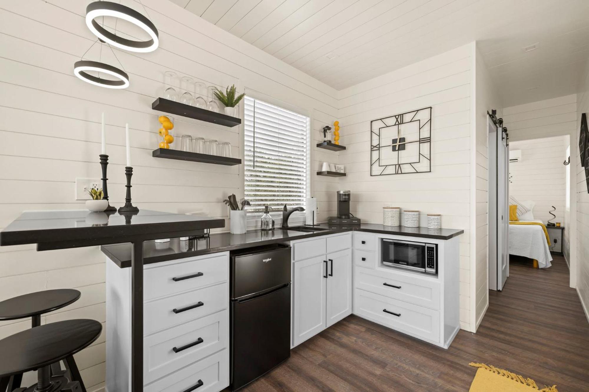 New The Yellow Beacon-Luxury Shipping Container Fredericksburg Dış mekan fotoğraf