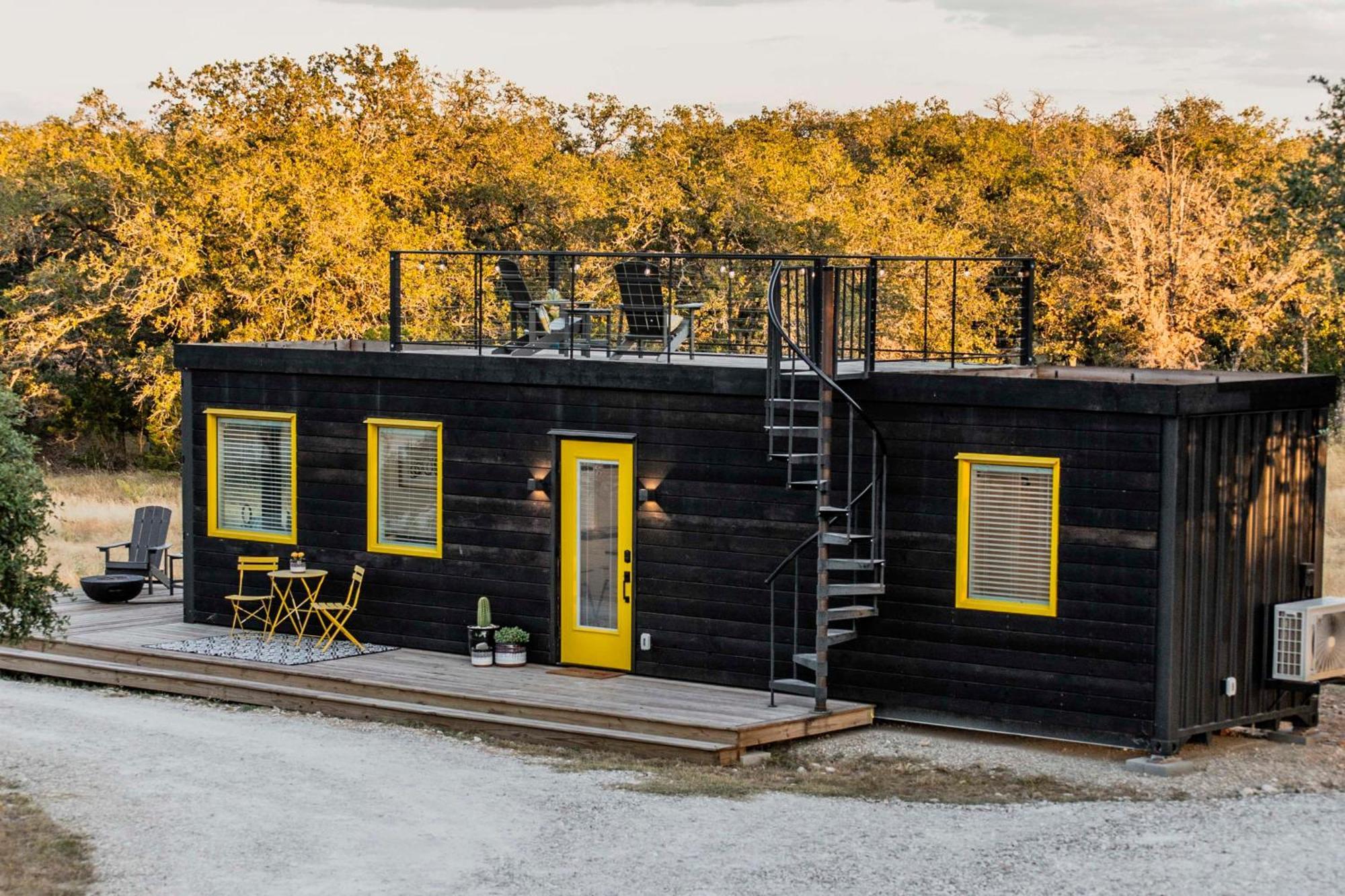 New The Yellow Beacon-Luxury Shipping Container Fredericksburg Dış mekan fotoğraf